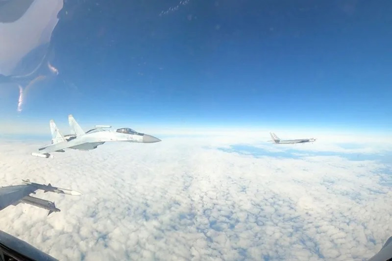 Rusya ve ABD savaş uçakları Alaska açıklarında karşı karşıya geldi