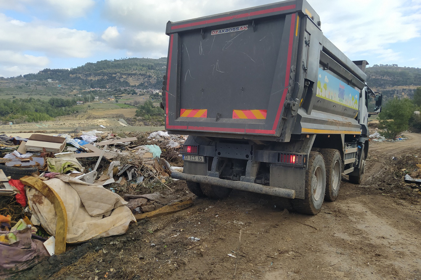 Ormana çöp döken belediyeye 4 milyon 692 bin TL ceza