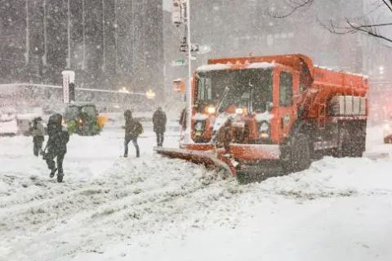 ABD'nin doğu kıyılarını kar fırtınası vurdu: 600 bin kişi elektriksiz kaldı