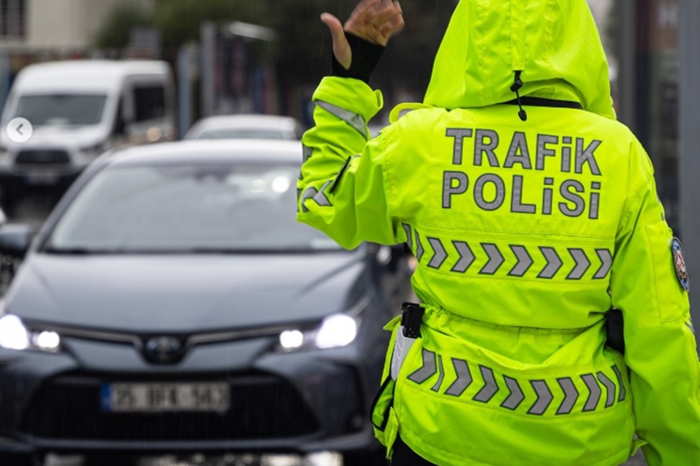 İzmir’de trafik denetimlerinde 29 bin 410 TL ceza