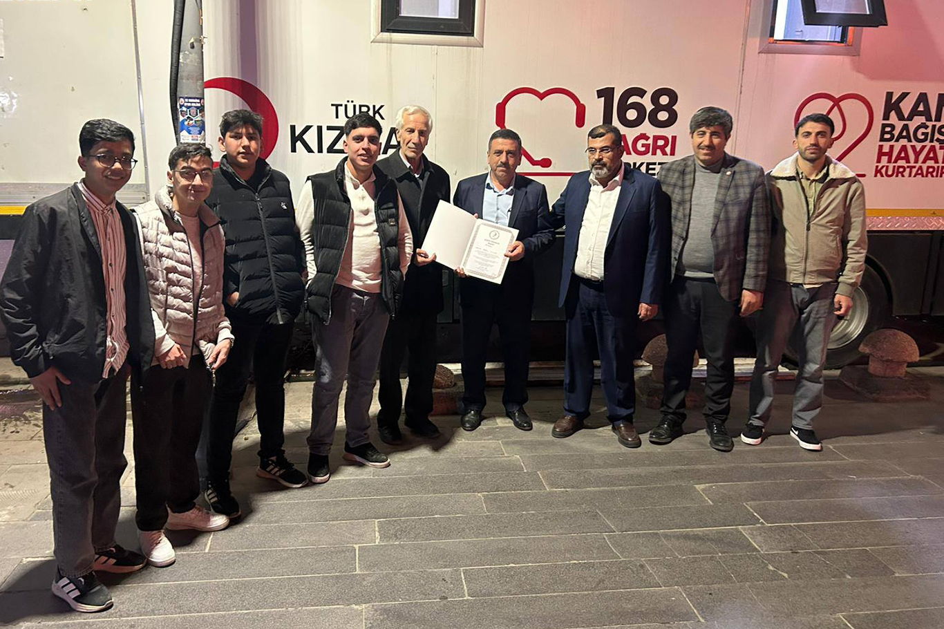 Batman İl Müftülüğü personeli ve vatandaşlardan kan bağışı