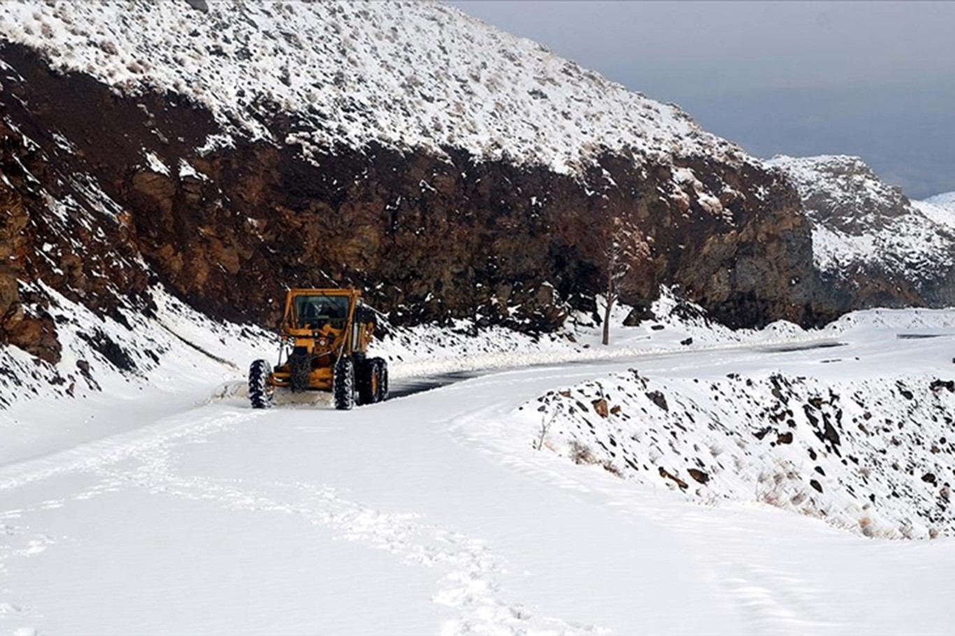 Doğu’da kar nedeniyle 41 yerleşim yerinin yolu ulaşıma kapandı