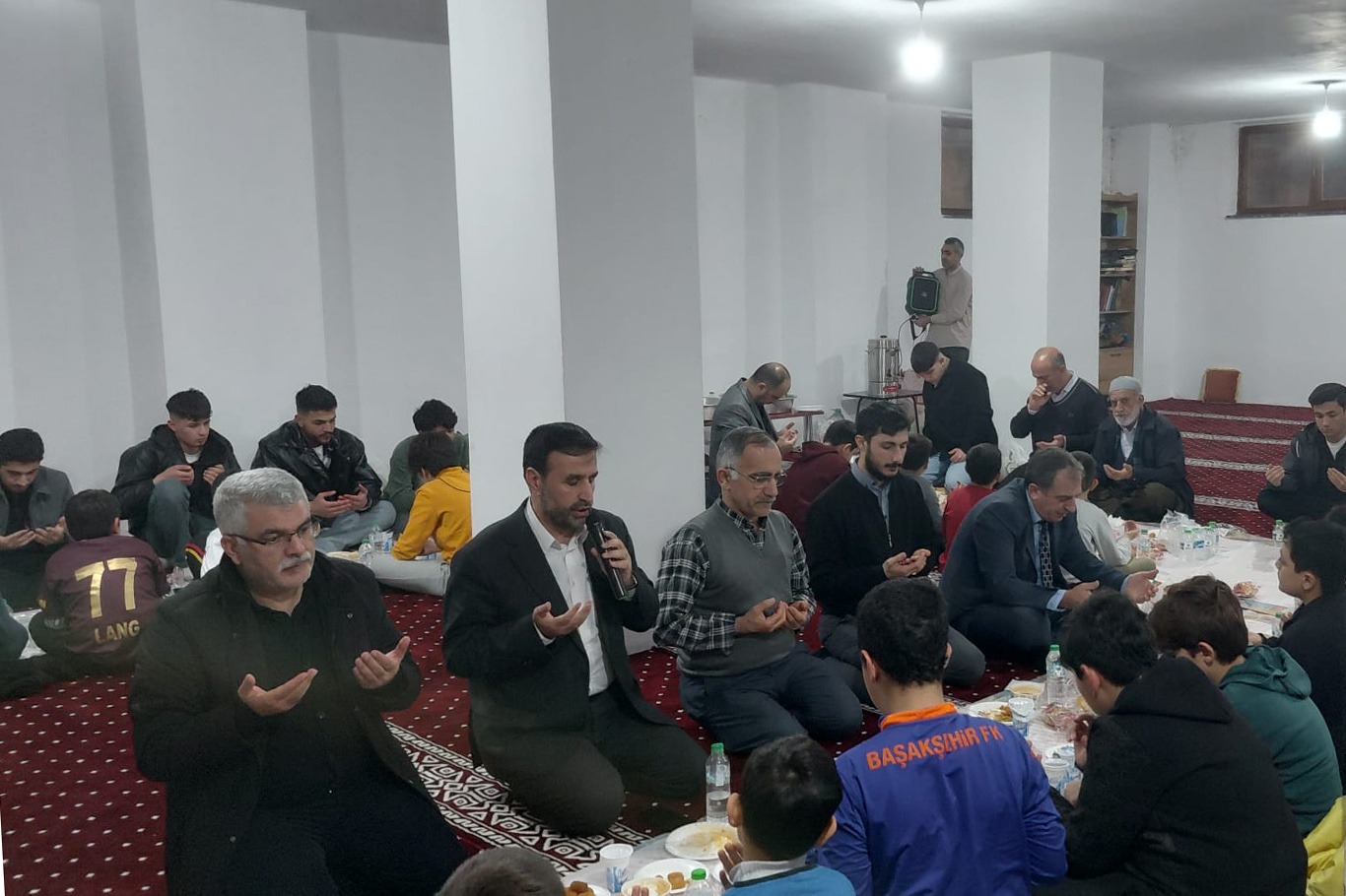 Malatya'da yetimler iftar sofrası kuruldu