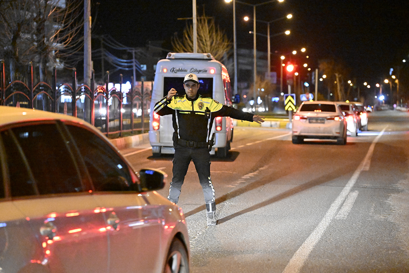Adıyaman'da genel asayiş uygulamasında araması bulunan 4 şahıs yakalandı