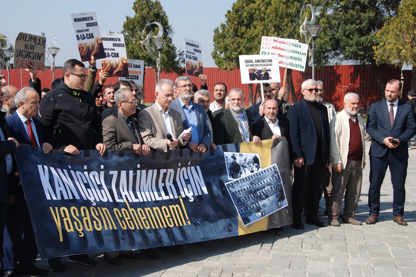 İran'a yönelik siyonist-ABD saldırıları İzmir'de telin edildi