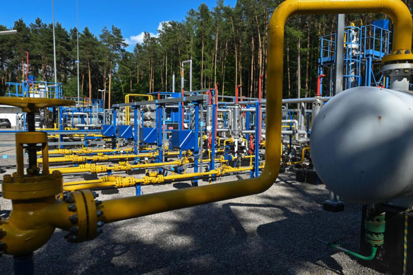 Gazprom: Avrupa'da kışa hazırlık için depolanan gaz tükendi