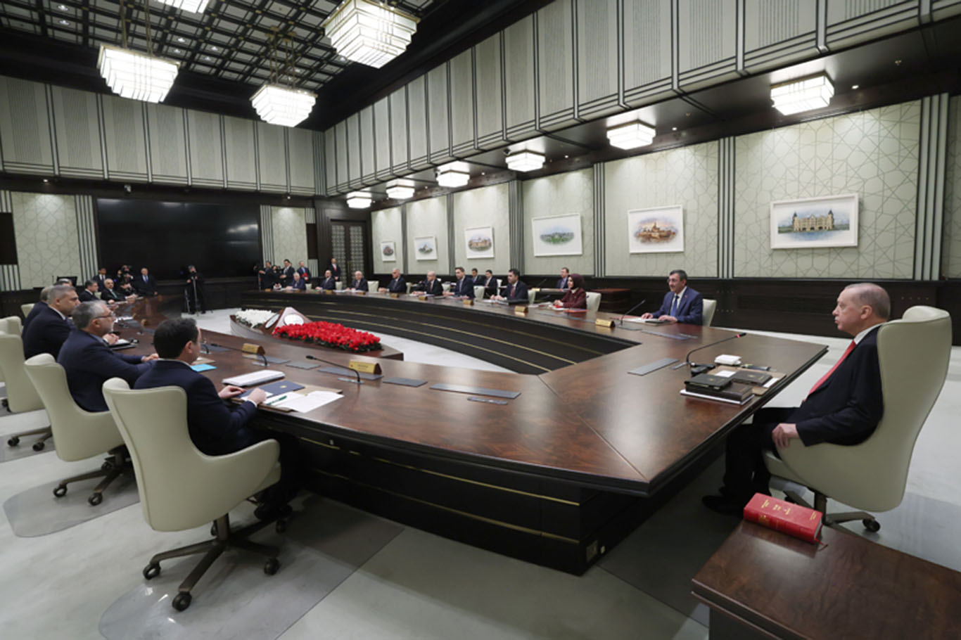 Cumhurbaşkanlığı Kabinesi bugün toplanıyor: Gündemde savaş ve ekonomi var