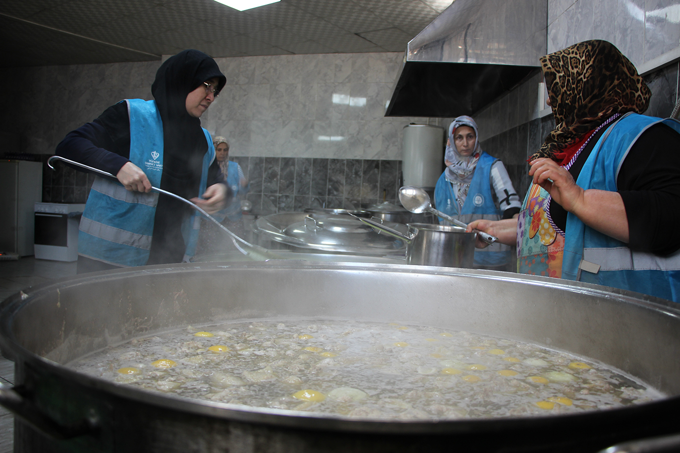 Gaziantep Osmanlı Camii'nde imece usulü iftar hazırlanıyor