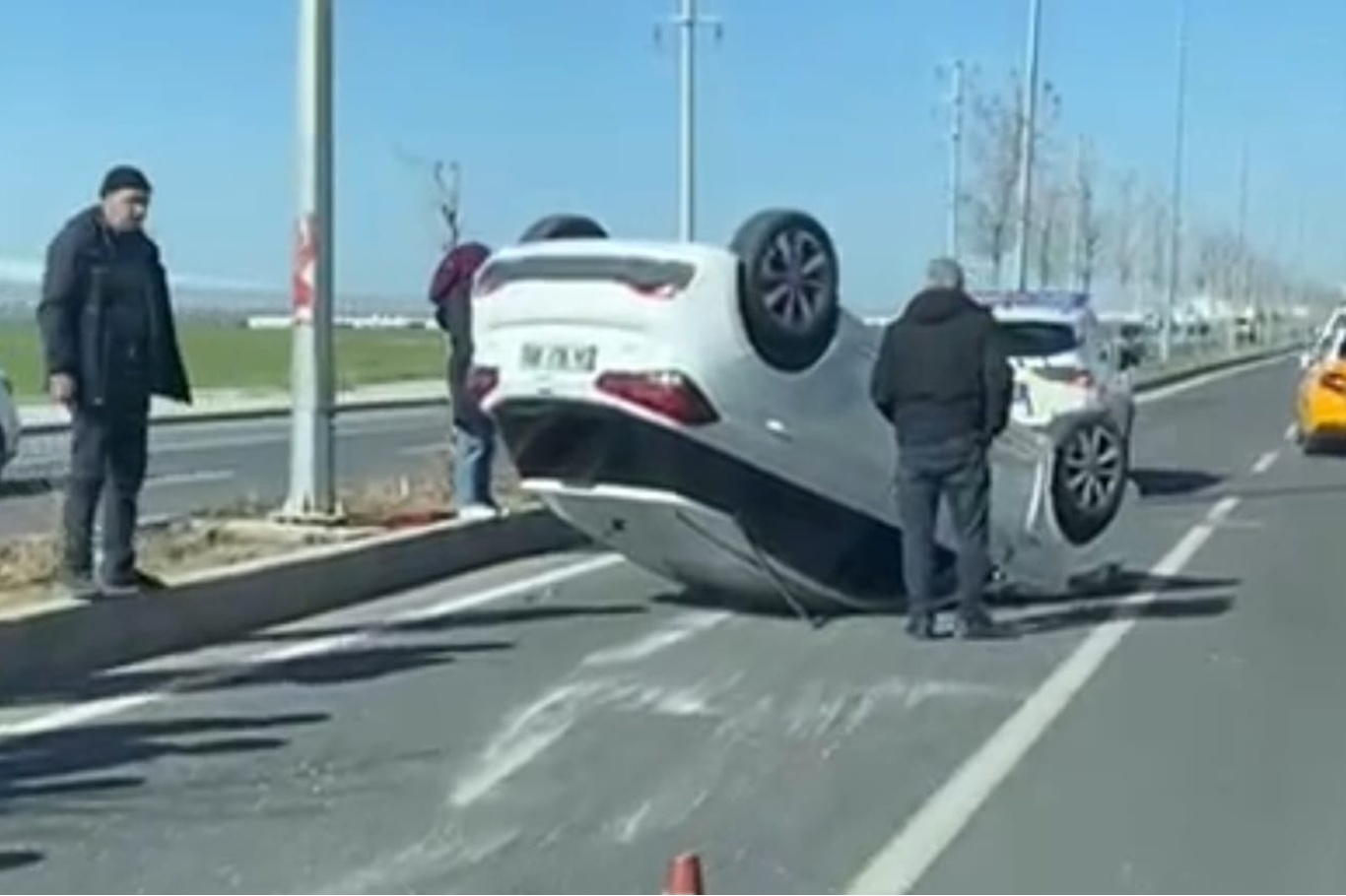 Diyarbakır'da otomobil takla attı: Bir yaralı