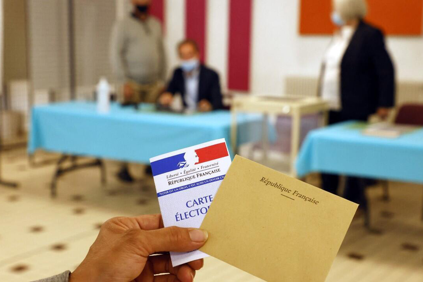 Fransa’da yerel seçimler için halk sandık başına gidiyor