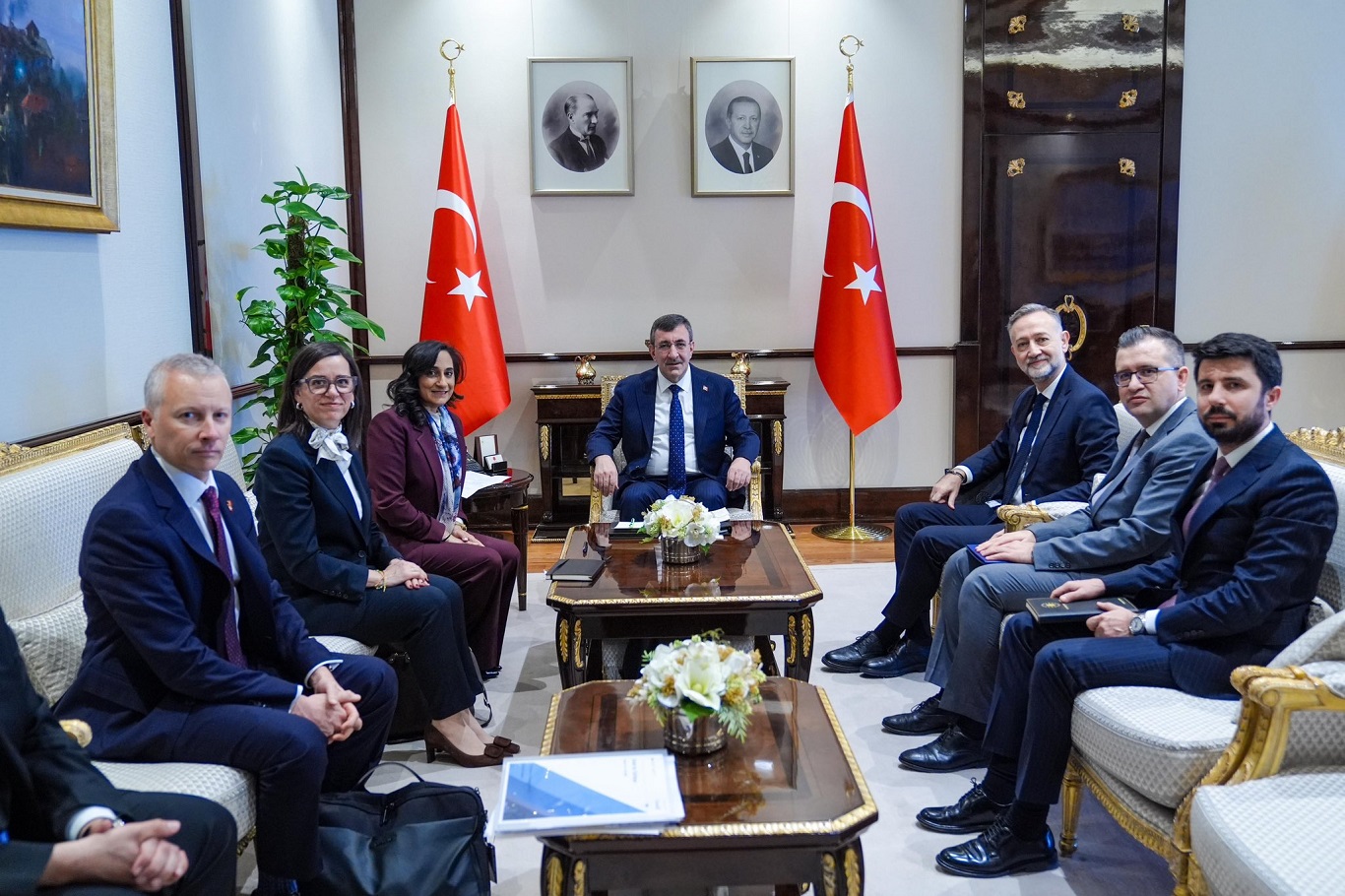Cumhurbaşkanı Yardımcısı Yılmaz, Kanada Dışişleri Bakanı Anand ile görüştü