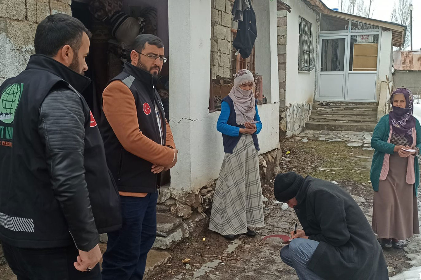 Umut Kervanı Van’da yüzleri güldürdü