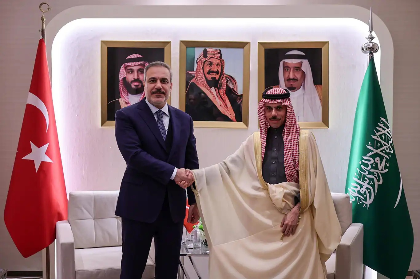 Dışişleri Bakanı Fidan Suudi Arabistanlı mevkidaşı ile görüştü