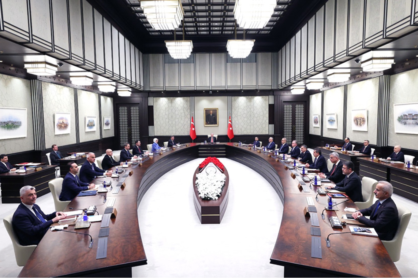 Kabine toplandı