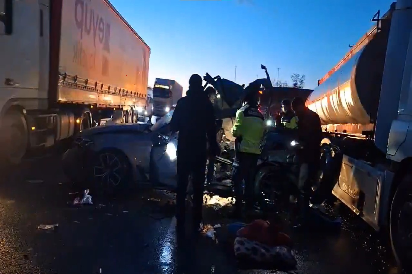 Şanlıurfa’da tanker ile otomobil çarpıştı: Bir ölü, 5 yaralı