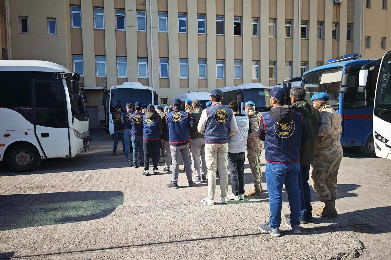 Diyarbakır'da farklı suçlardan aranan 162 kişi yakalandı