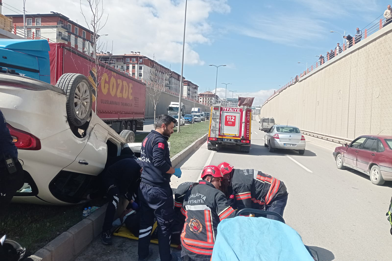 Malatya'da kontrolden çıkan otomobil ters döndü: 1 yaralı