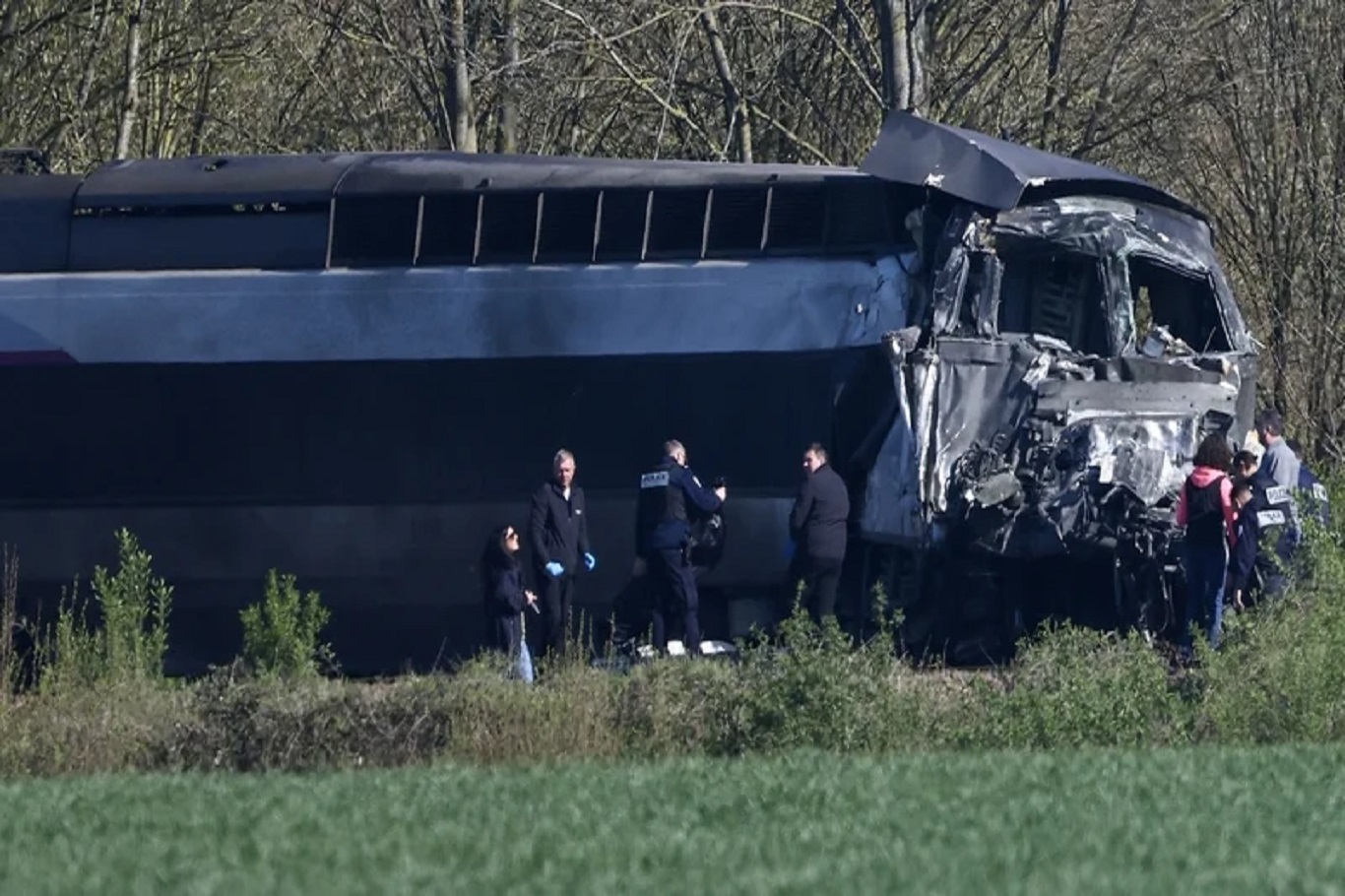 Fransa’da yüksek hızlı tren ile kamyon çarpıştı: Bir ölü, 13 yaralı