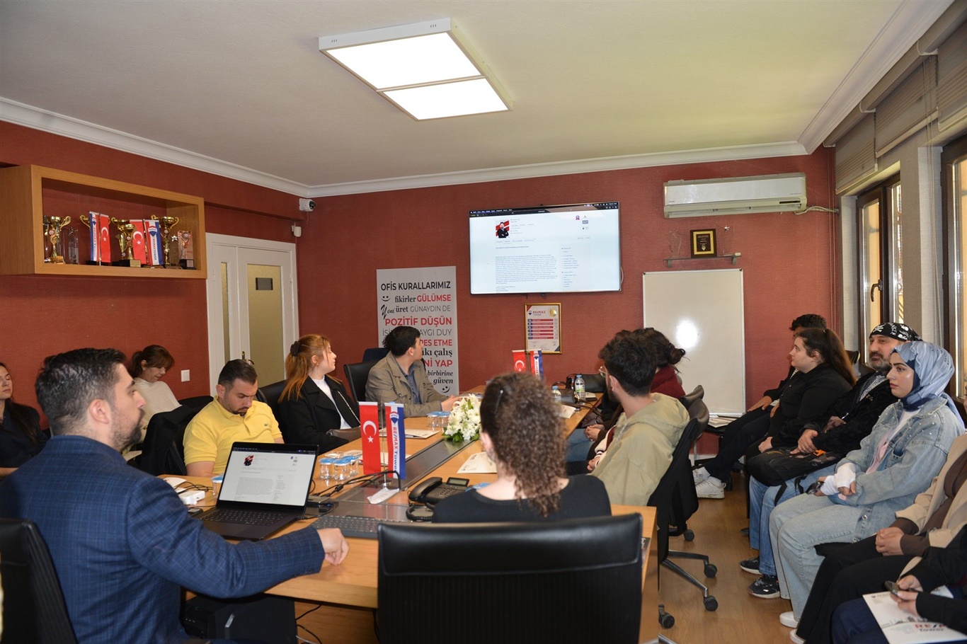 Üniversiteliler gayrimenkulde dijital dönüşümü sahada öğreniyor