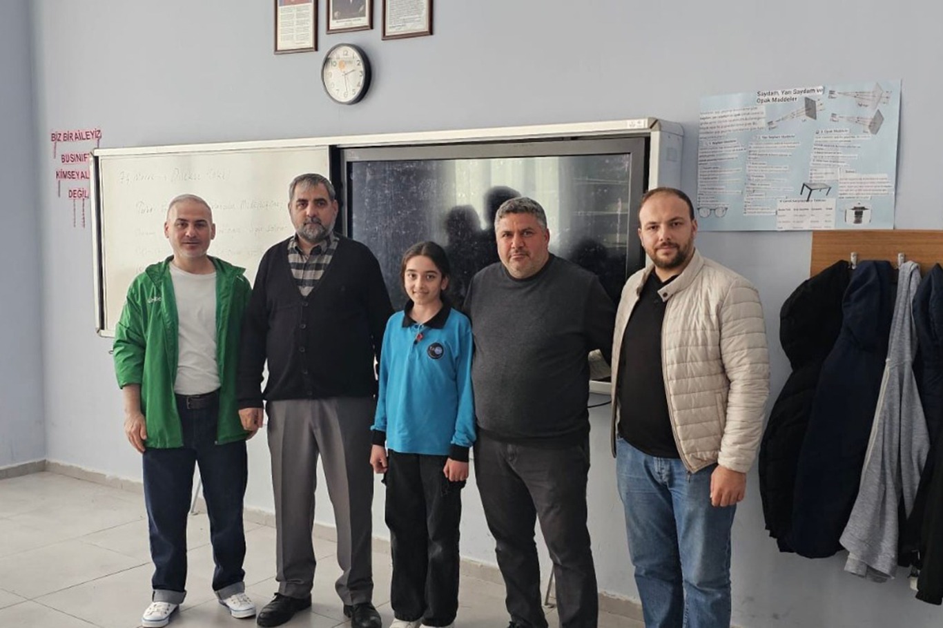 İzmir’de Siyer Yarışmasında dereceye giren öğrencilere okullarında ödül