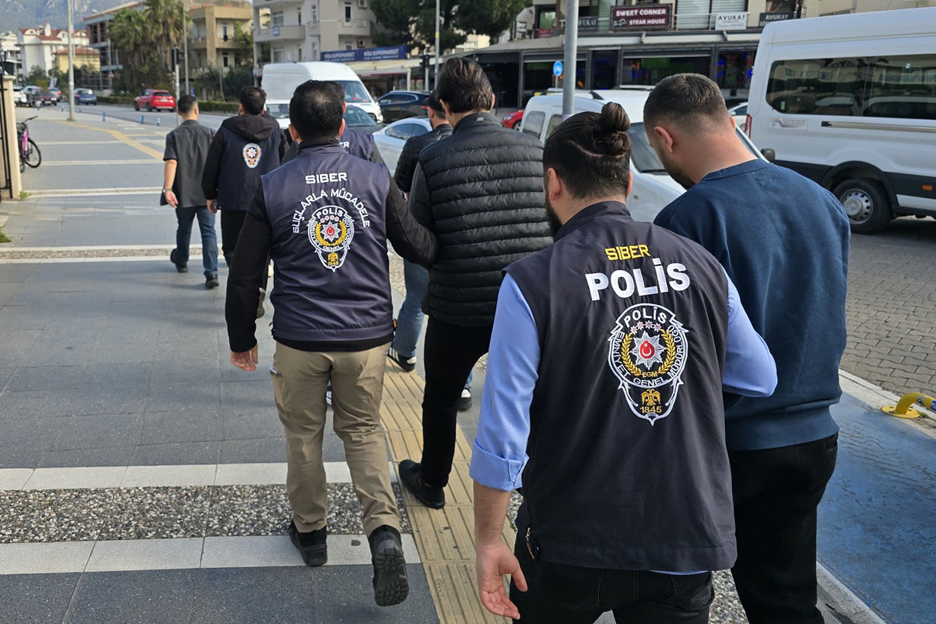 Sahte bungalov ilanlarına operasyon: 8 şüpheli yakalandı