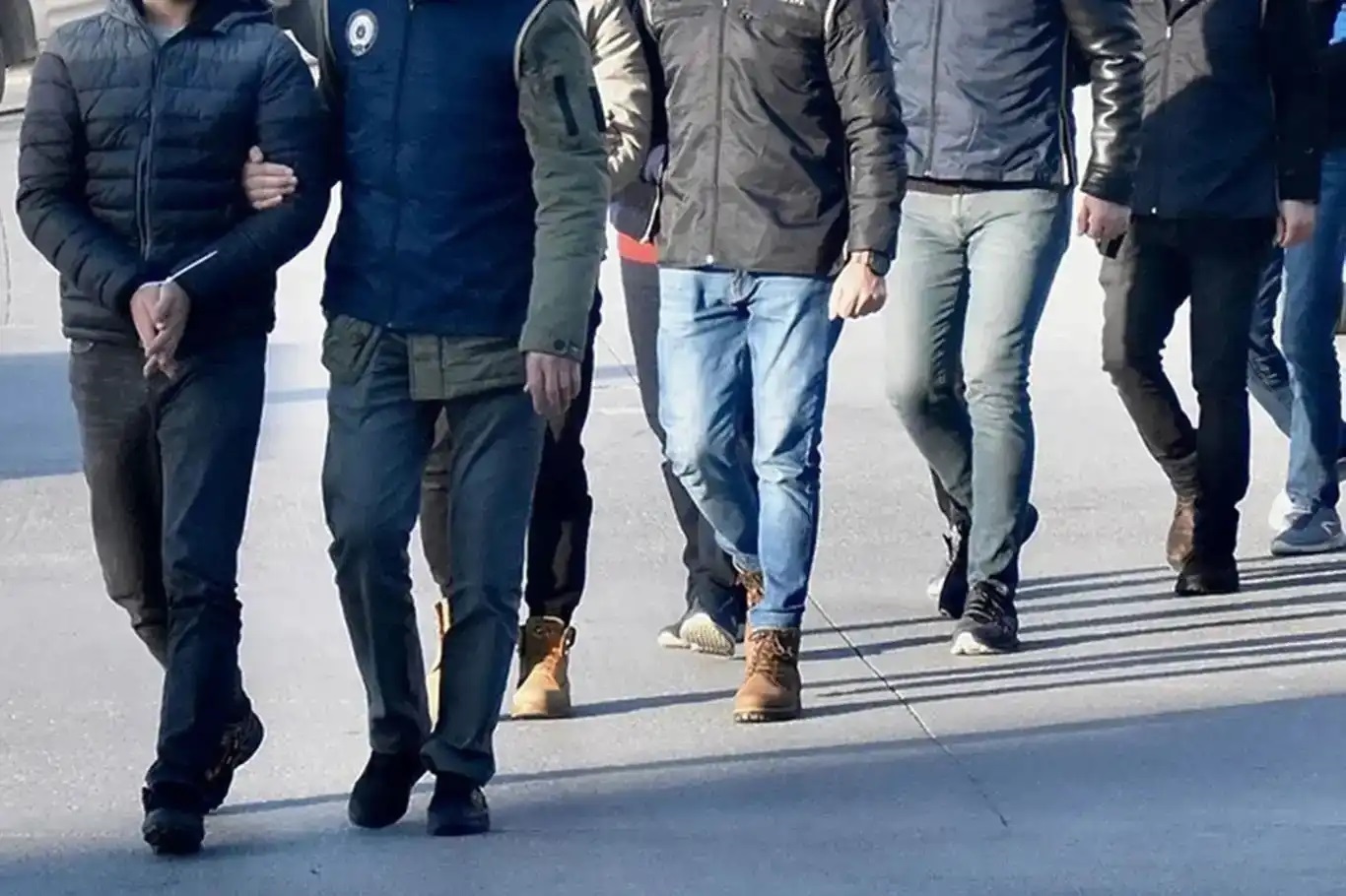 İstanbul merkezli 12 ilde FETÖ operasyonu: 17 gözaltı