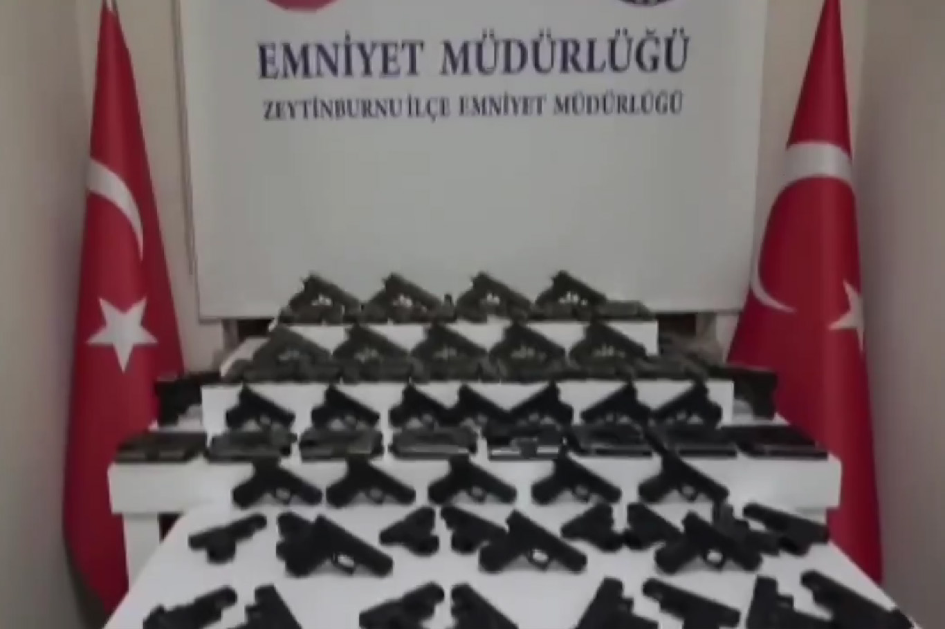 Sultangazi’de silah ticareti operasyonu: 91 tabanca ele geçirildi