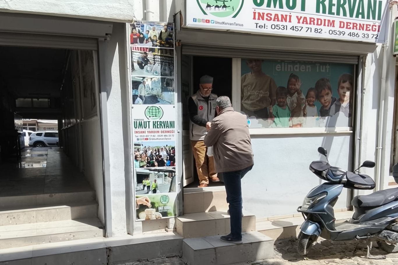 Umut Kervanı’ndan Tarsus'ta ihtiyaç sahiplerine yardım 