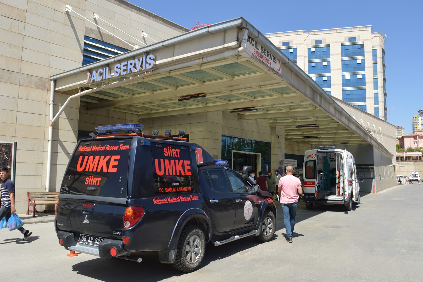  Dut toplarken 6 metreden düşen şahıs ağır yaralandı