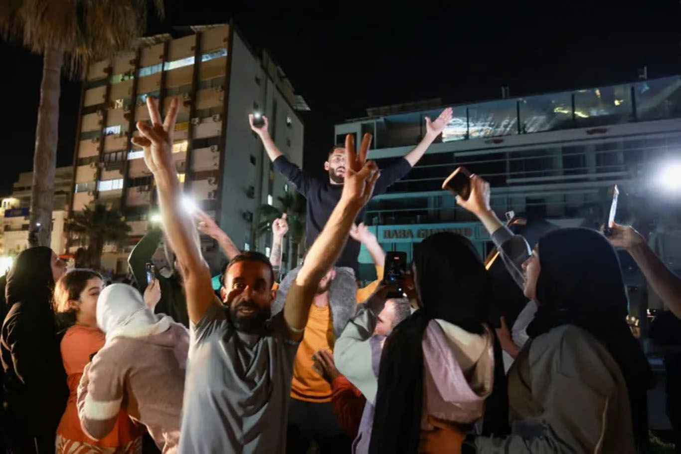 Lübnan'da ateşkes başladı ama ihlaller gölgesinde