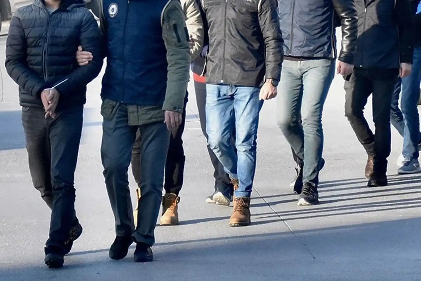 3 ilde suç örgütü operasyonu: 25 gözaltı