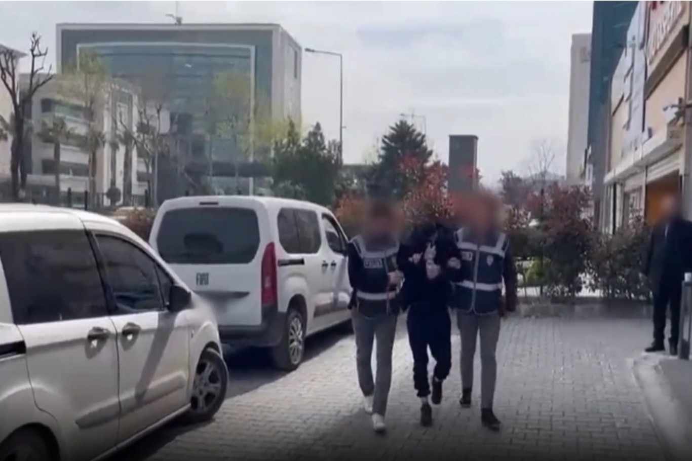 Bursa’da kesinleşmiş hapis cezası bulunan iki kişi tutuklandı