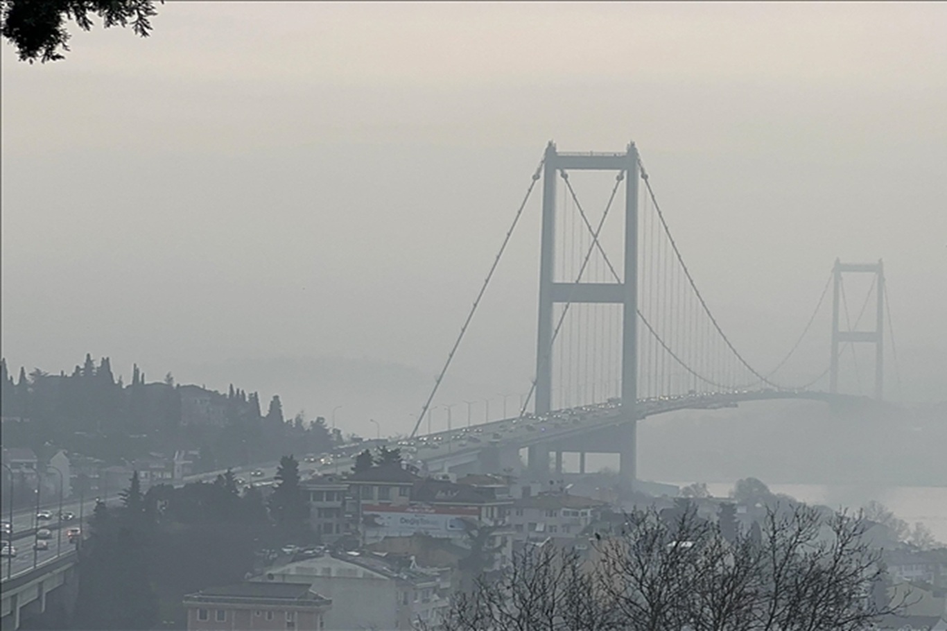 İstanbul'da sis etkili oldu: Gemi trafiği askıya alındı