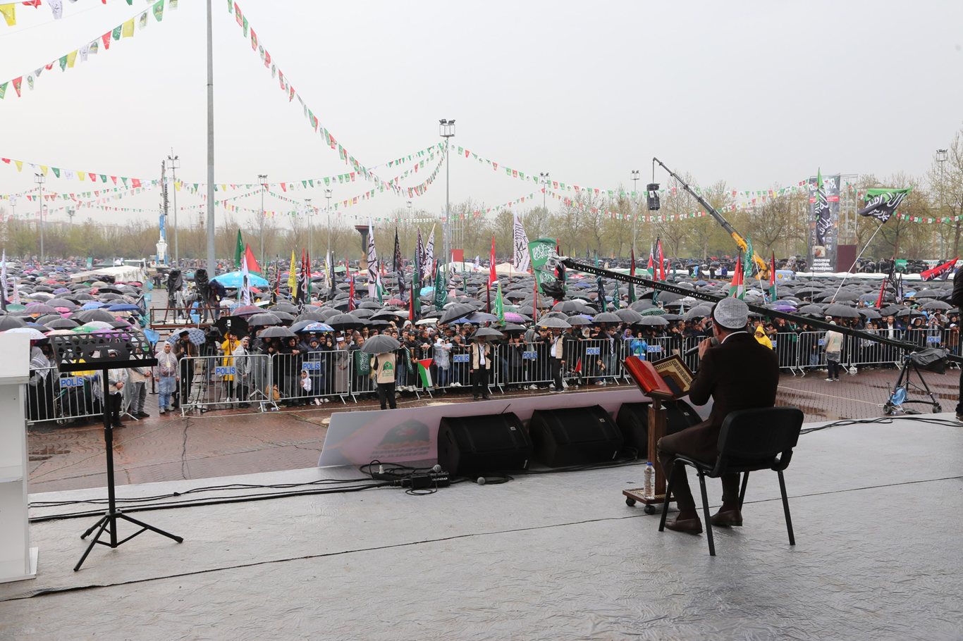 Mevlid-i Nebi mitingi Diyarbakır'da yoğun bir katılımla başladı