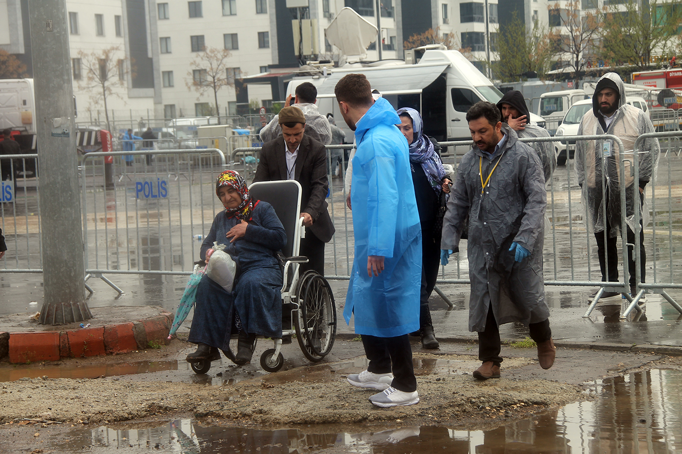 Mevlid-i Nebi etkinlik alanında sağlık görevlileri gönüllü mesai yapıyor