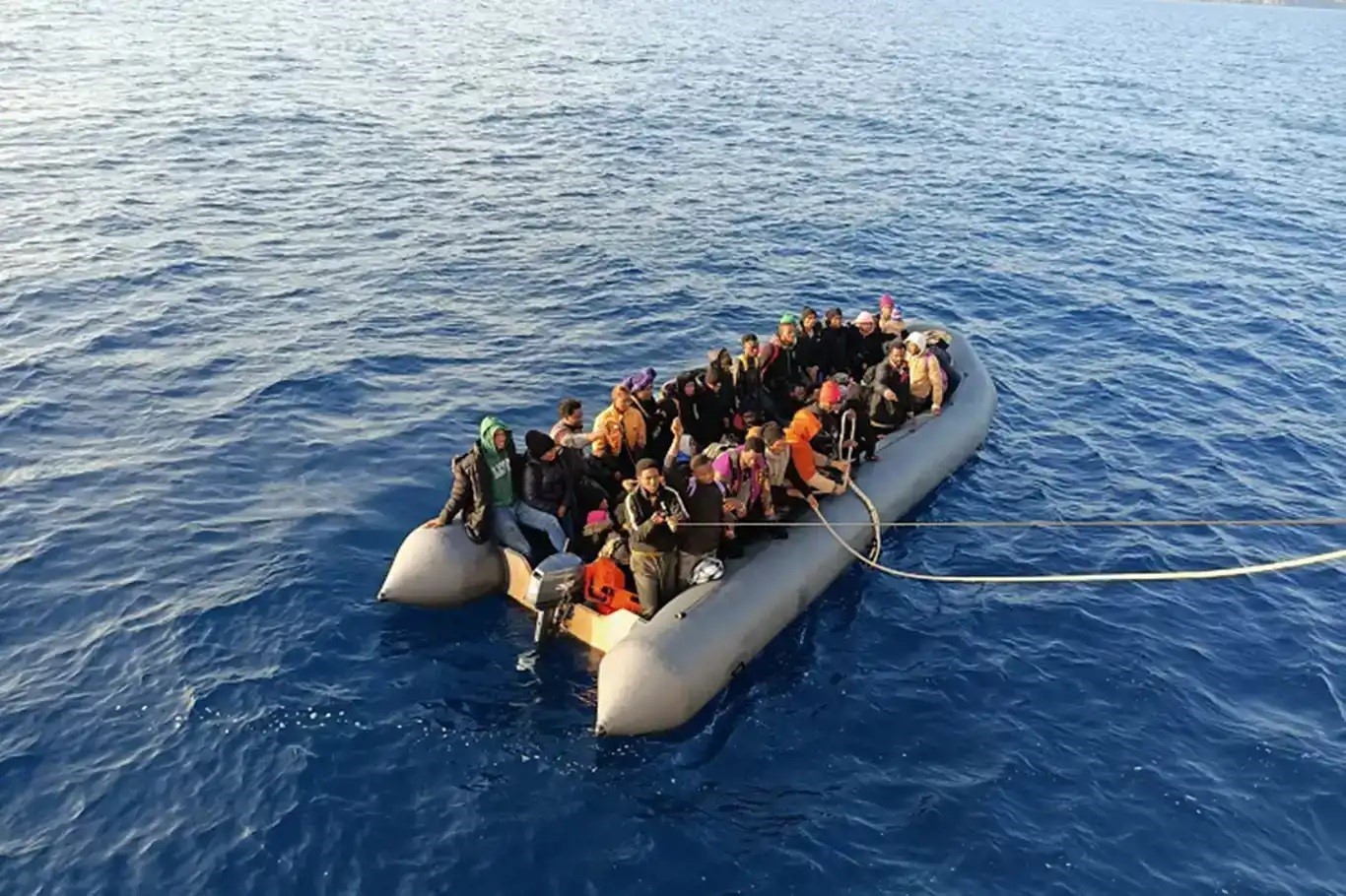 Libya açıklarında 404 düzensiz göçmen kurtarıldı
