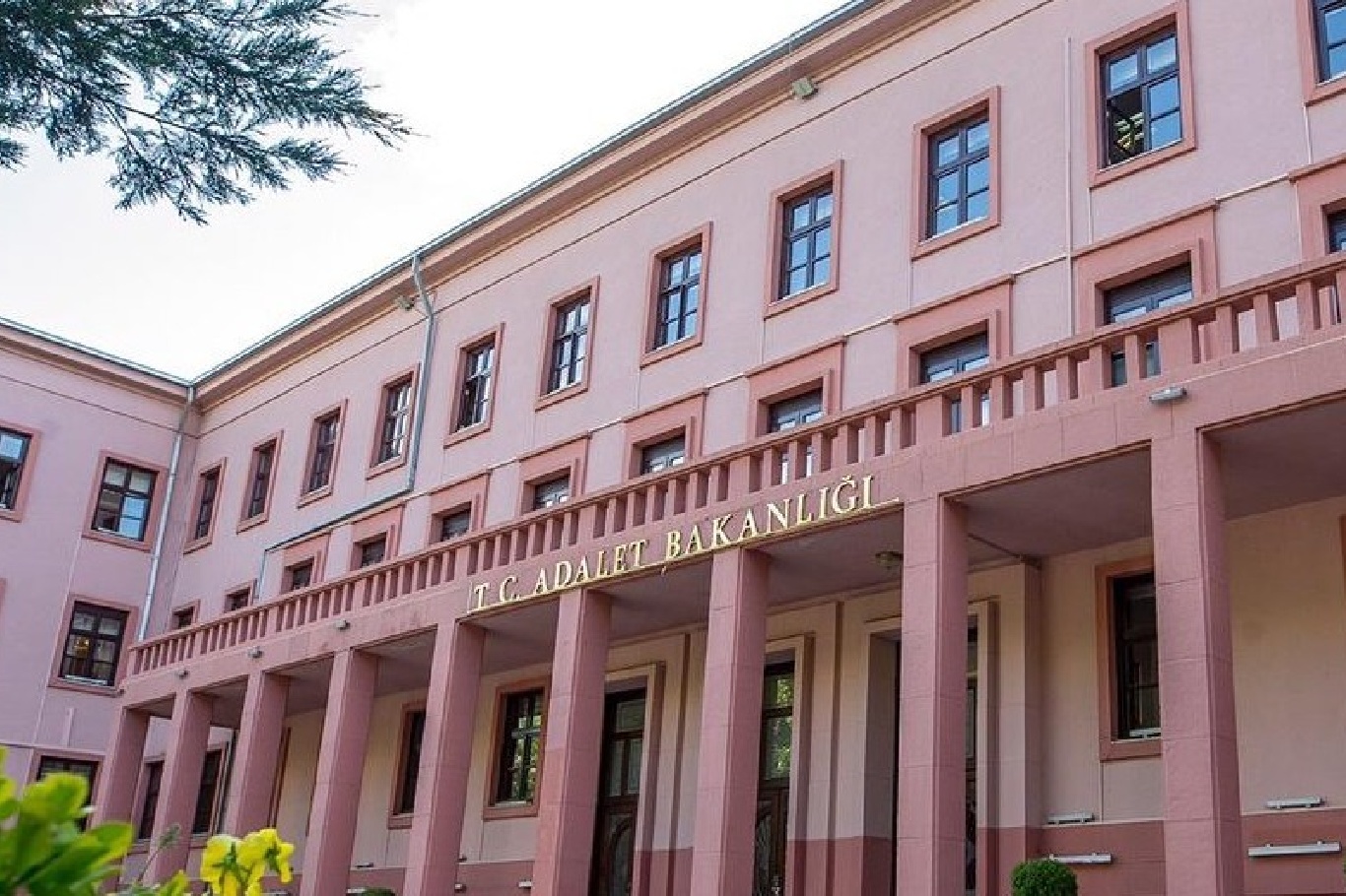Adalet Bakanlığı bünyesinde 7 yeni daire başkanlığı kuruldu