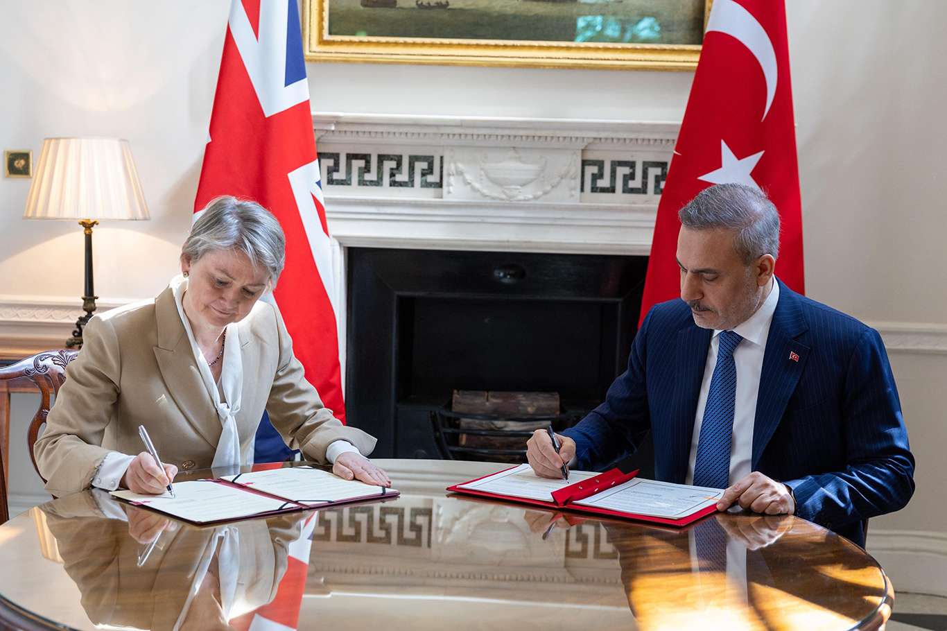 Türkiye ile İngiltere arasında Stratejik Ortaklık Çerçeve Belgesi imzalandı