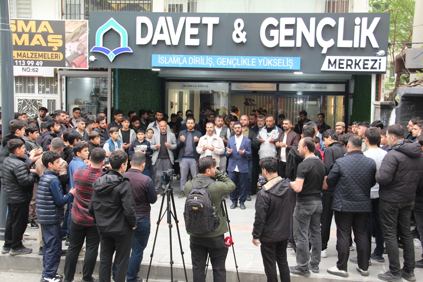 Batman'da manevi değerlerle donatılmış gençlik merkezi açıldı