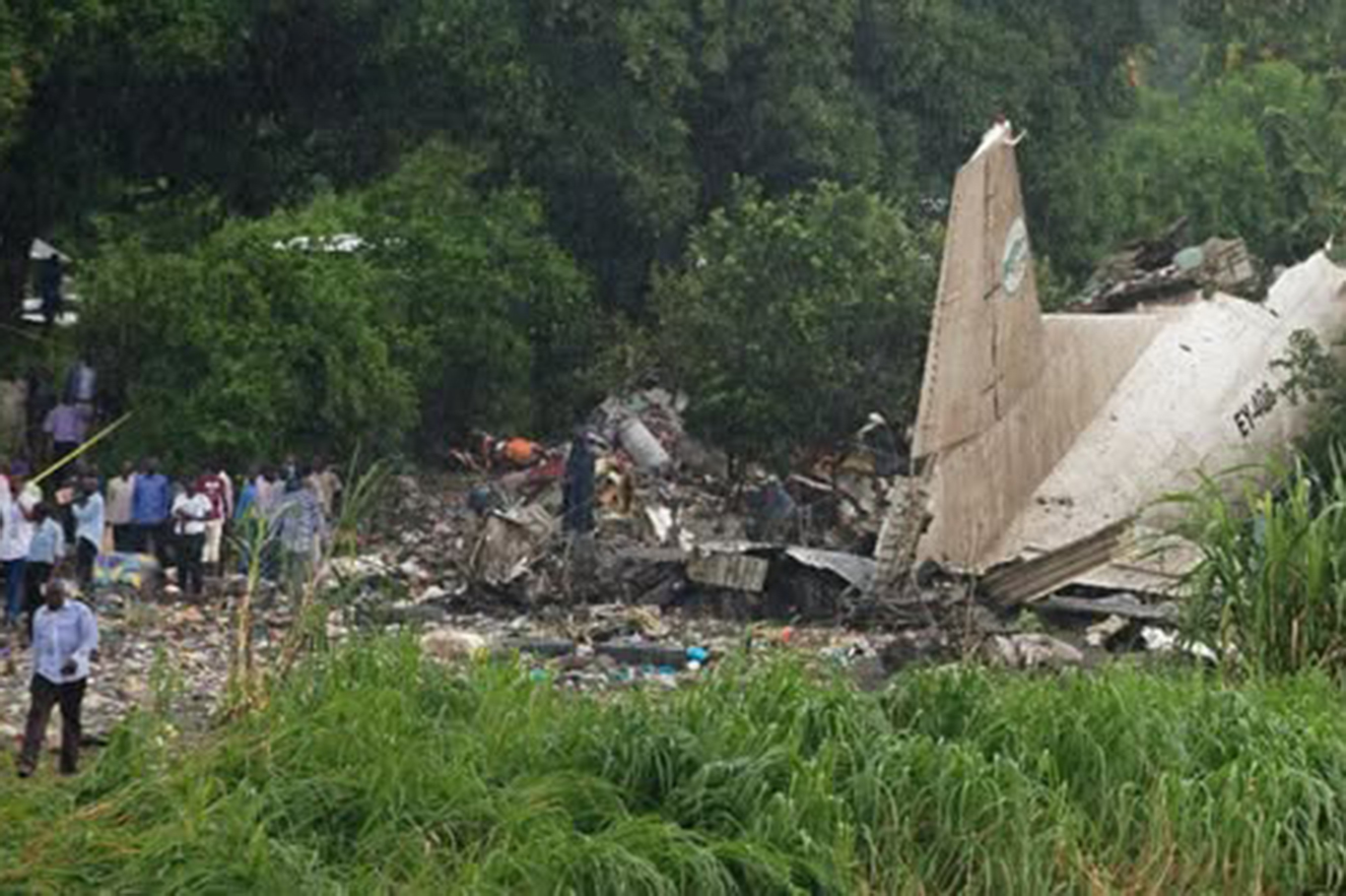 Güney Sudan'da yolcu uçağı düştü: 14 ölü