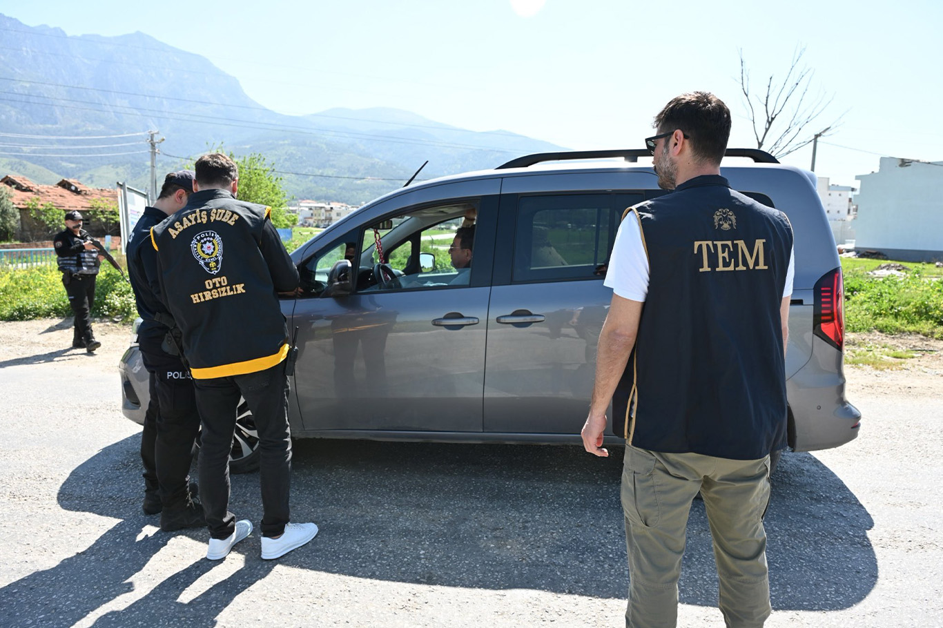 Manisa’da düzensiz göç uygulaması: 3 bin 440 kişi sorgulandı