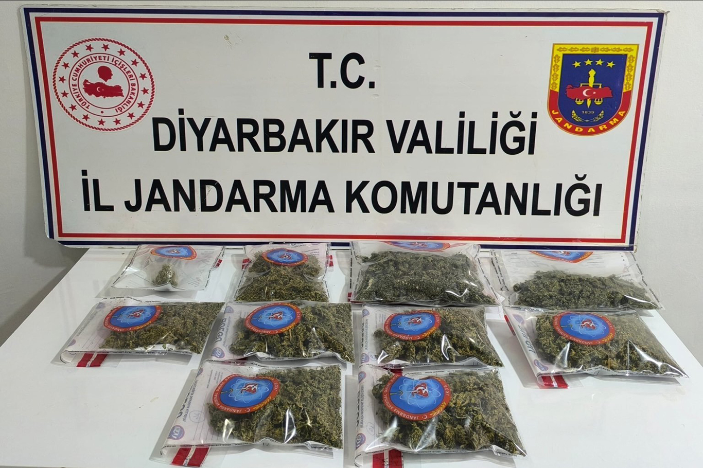 Diyarbakır’da uyuşturucu operasyonları: 23 kilo esrar ele geçirildi
