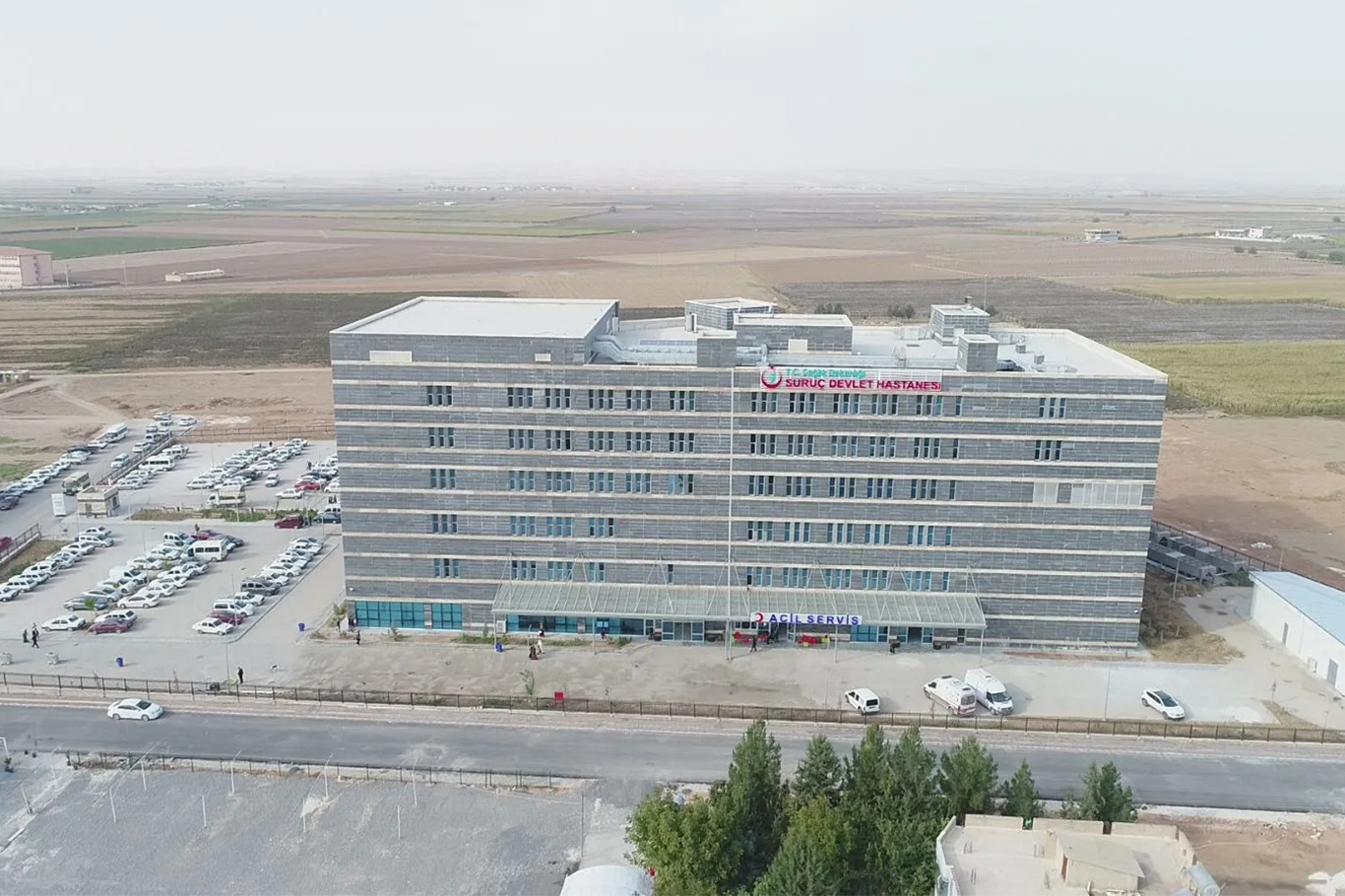 Şanlıurfa’da tekeri patlayan araç devrildi: 8 yaralı