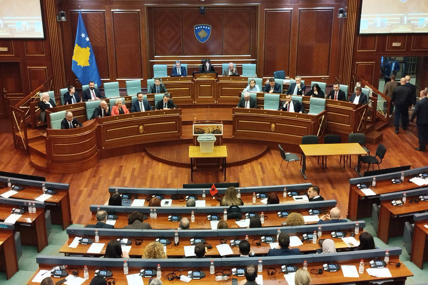 Kosova’da cumhurbaşkanı seçimi için verilen süre bu gece sona eriyor 