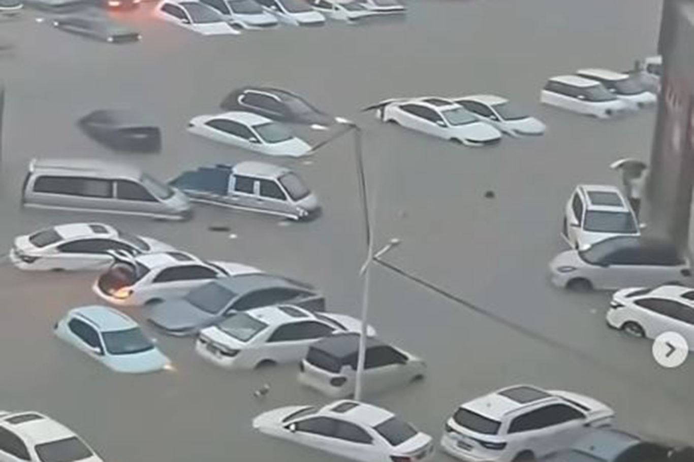 Çin'de şiddetli yağışlar sele yol açtı 