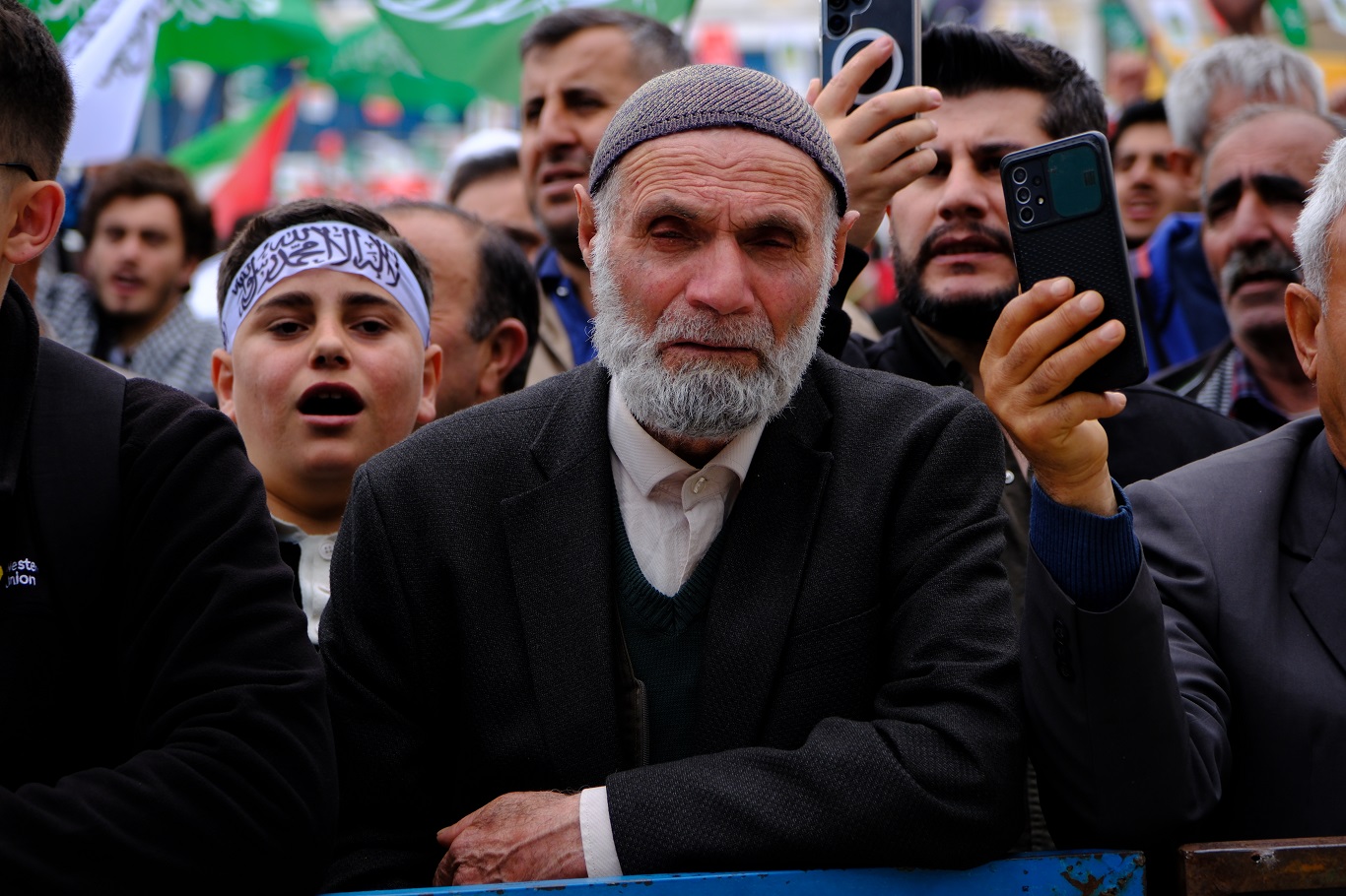 Van’da Mevlid-i Nebi buluşması: Peygamber sevgisi gözyaşlarına dönüştü