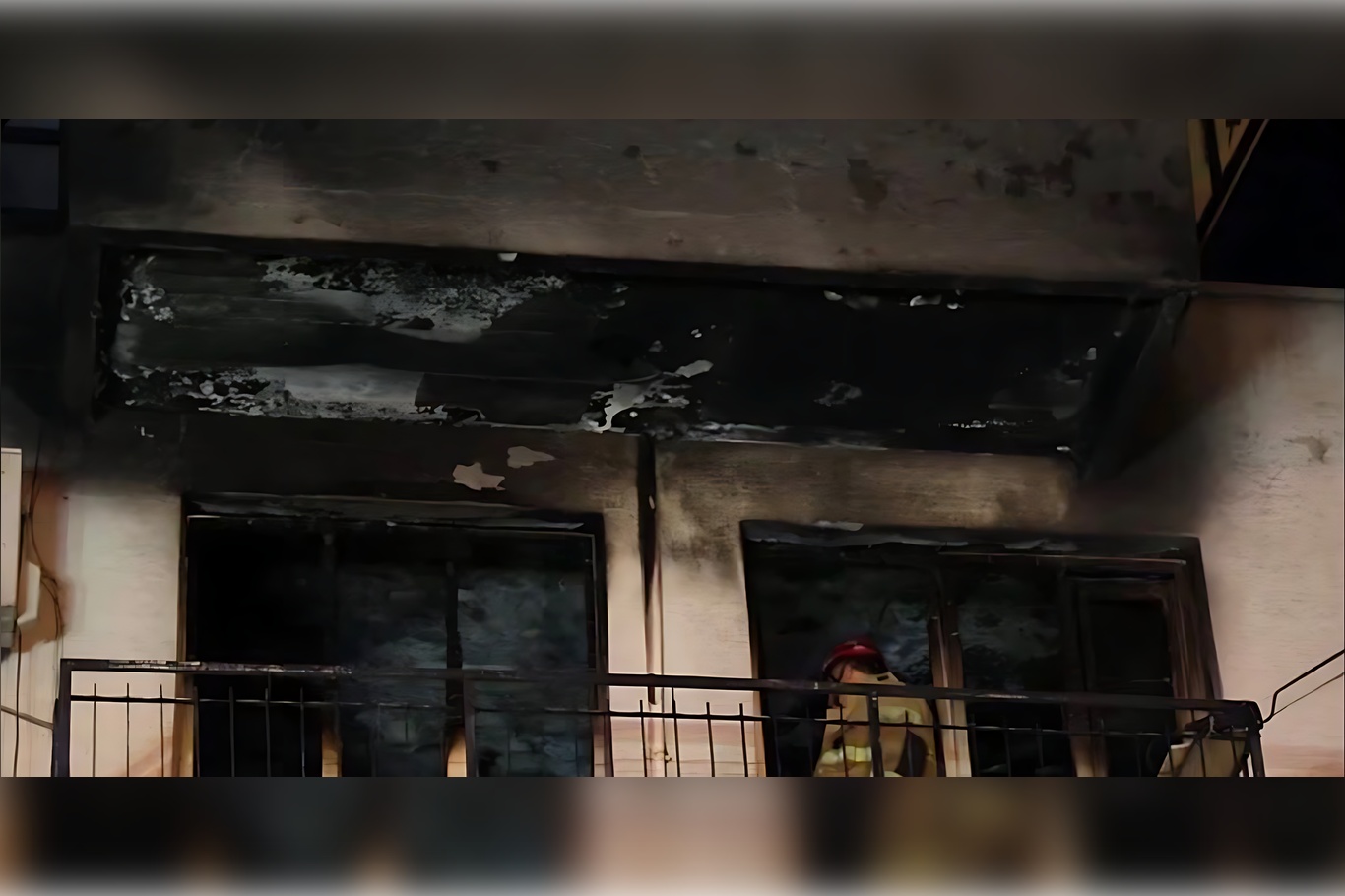 İzmir'de ev yangını: Baba hayatını kaybetti, oğlu ağır yaralı