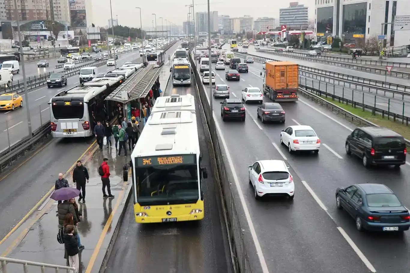 İstanbul'da bugün bazı yollar trafiğe kapatılacak