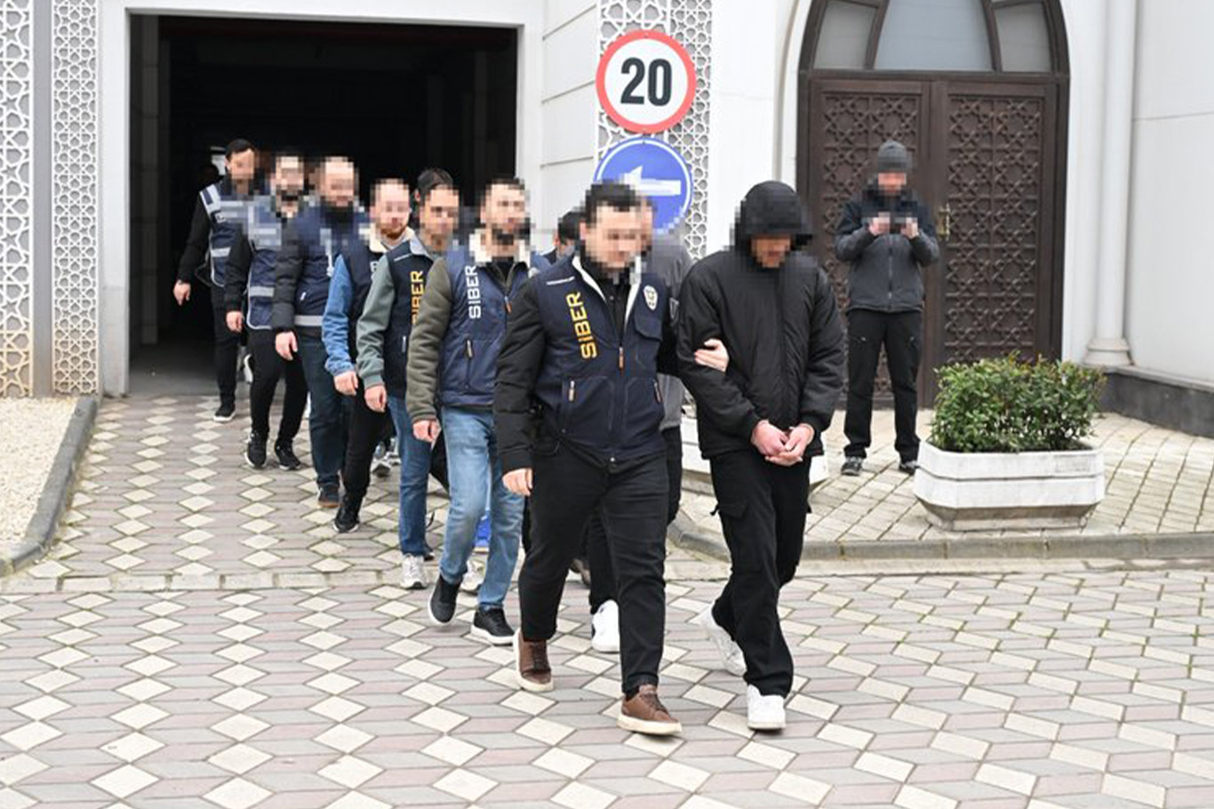 6 ilde borsa dolandırıcılığı operasyonu: 9 şüpheli yakalandı