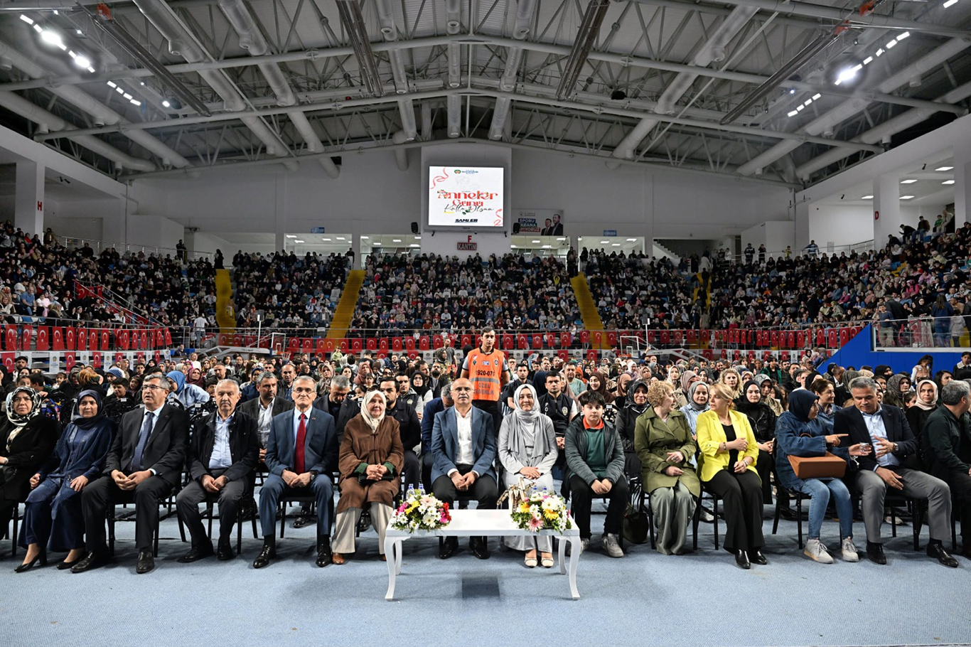 Malatya'da annelerin buluştuğu gecede duygu dolu anlar yaşandı